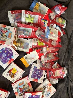 27 Tonies Figures/6 Tonieplay Games for Toniebox 2/ 2 Tonie Sleeve (bundle of 35